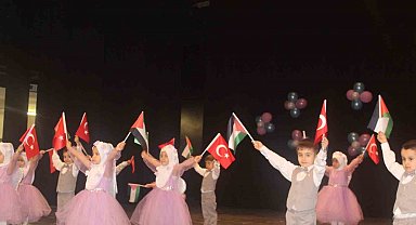 Mersin'de miniklerin sahne performansı ilgiyle izlendi