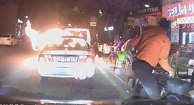 Mersin'de motor kısmından alev alan otomobil paniğe neden oldu