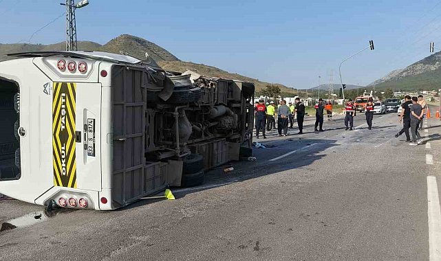 Mersin'de öğrenci servisi devrildi: 17 yaralı