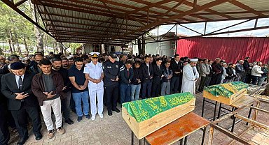 Mersin'de ölen 2 kardeşin cenazesi gözyaşları arasında defnedildi