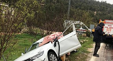 Mersin'de otomobil ile tır çarpıştı: 1 ölü, 2 yaralı