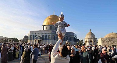 Mescid-i Aksa'da bayram namazı 140 bin Müslümanla kılındı
