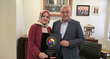 Mesleğinde 30 yılı doldurdu, plaketini Cumhurbaşkanı Erdoğan'ın elinden aldı