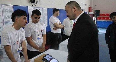 Meslek lisesi öğrencileri işaret dilini yapay zekayla sese dönüştürdü