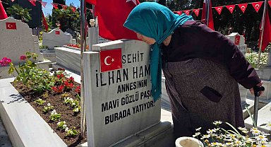 Mezarlıklarda hüzün: 90 yaşındaki şehit annesinin 34 yıldır dinmeyen acısı
