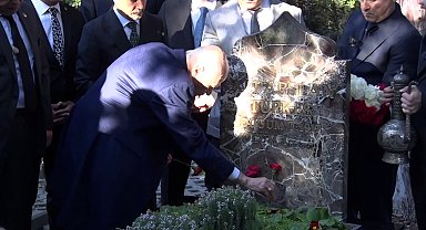 MHP lideri Bahçeli, Merhum Türkeş'in kabrini ziyaret etti