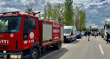 Minibüsün ağaca çarptığı kazada 2 kişi yaralandı