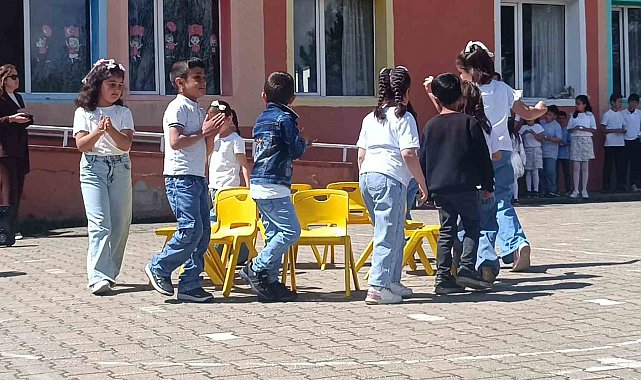 Minik yüreklerden ertelenen 23 Nisan coşkusu