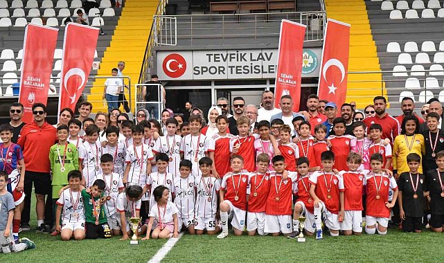 Minikler 19 Mayıs ruhunu sahaya taşıdı
