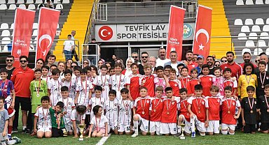 Minikler 19 Mayıs ruhunu sahaya taşıdı