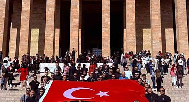 Motorculardan Anıtkabir'e "bayrak sürüşü"