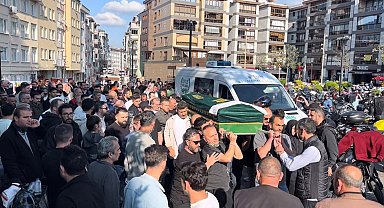 Motosiklet kazasında hayatını kaybeden sanatçı son yolculuğuna uğurlandı