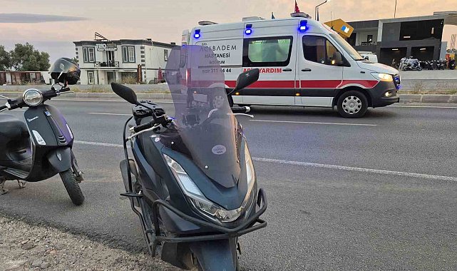 Motosiklet otomobile çarptı: 2 yaralı