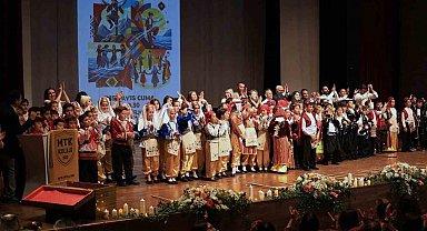MTK Koleji öğrencilerinden 'Anadolu'nun Renkli Adımları' gösterisi