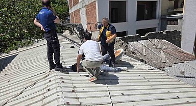 Mudanya'da can pazarı...6.kattan devrilen vinçte 2 işçi yaralandı