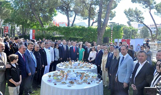 Muğla Valiliği bahçesinde geleneksel Bayramlaşma töreni düzenlendi
