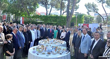 Muğla Valiliği bahçesinde geleneksel Bayramlaşma töreni düzenlendi