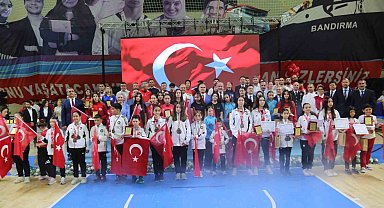 Muğla'da başarılı sporculara ödül yağdı