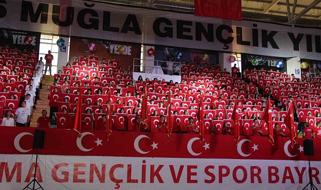 Muğla'daki 19 Mayıs coşkusu salonlara sığmadı