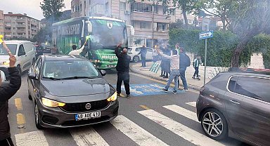 Muğlaspor'a taraftarlardan meşaleli karşılama