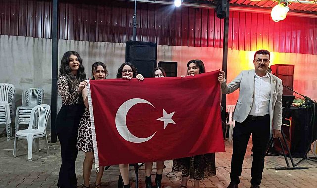 Muhtardan Anneler Günü'ne özel leopar gecesi