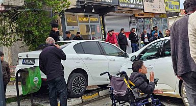 Muş'ta iki araç çarpıştı