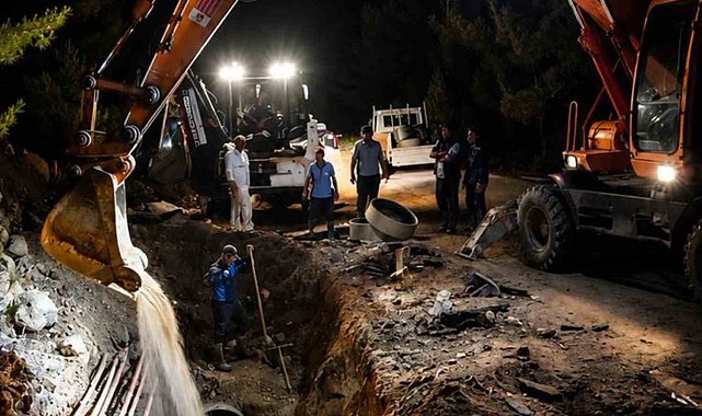 MUSKİ ekiplerinden Torba'daki su isale hattı patlamasına gece müdahalesi