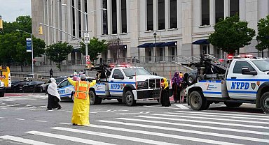 New York'ta binlerce Müslüman bayram namazında buluştu
