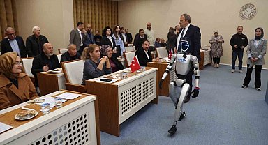 Nüfusa kayıtlı robot mecliste: Heyecanlı anlar