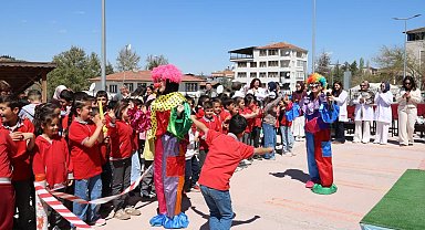 Öğrenciler bilim şenliğinde heyecan dolu bir gün yaşadı