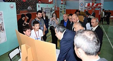 Öğrenciler projelerini 'Bilim Fuarı'nda tanıttı