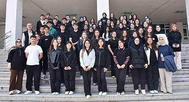Öğrenciler sağlık alanındaki eğitimi yerinde gördü