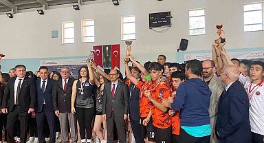 Okullar arası spor festivali coşkusu: Ödüller sahiplerini buldu