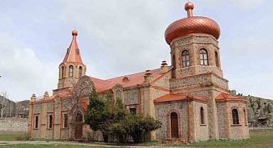 Oltu'da tarihi Rus Kilisesi'nin bir bölümü kütüphane ve kitap kafe olacak