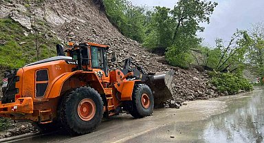 Ordu'da heyelan nedeniyle kısmen kapanan yol ulaşıma açıldı