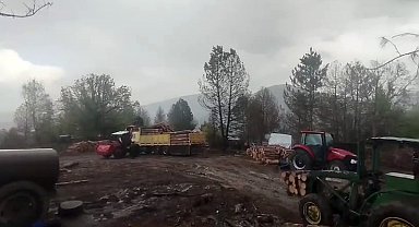 Orman işçilerinin yakınına yıldırım düştü, o anlar korkuya neden oldu