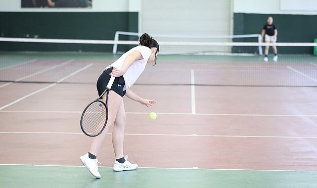 Osmangazi Belediyesi 19 Mayıs coşkusunu tenis kortlarına taşıdı