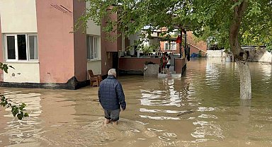 Osmaniye'de sağanak etkili oldu, evleri ve tarlaları su bastı