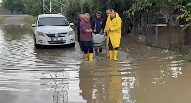 Osmaniye'de selde mahsur kalan kadın kurtarıldı