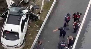 Otomobil direğe çarptı: 1 ölü, 1 yaralı