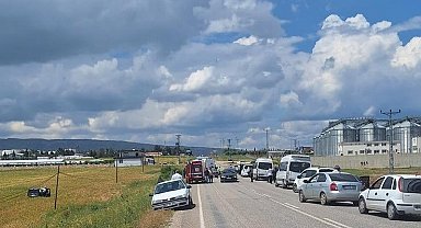 Otomobil ile hafif ticari araç çarpıştı: 3 yaralı