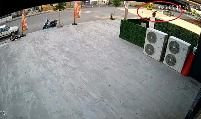 Otomobil ile motosikletin çarpıştığı kaza kamerada