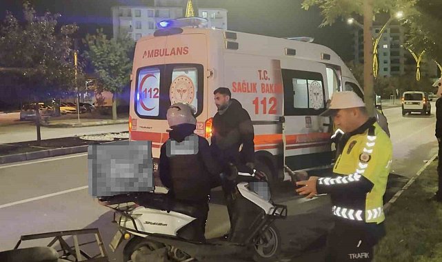 Otomobil sürücüsü motosiklete çarpıp kaçtı