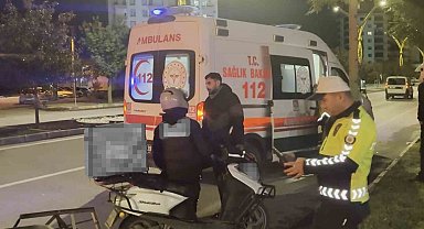 Otomobil sürücüsü motosiklete çarpıp kaçtı