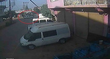 Otomobillerin çarpıştığı kazada 2 kişi yaralandı o anlar kamerada