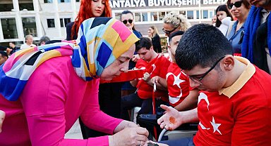 Özel bireyler bir günlüğüne asker oldu