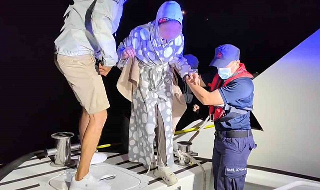 Özel teknede rahatsızlanan vatandaşa tıbbi tahliye