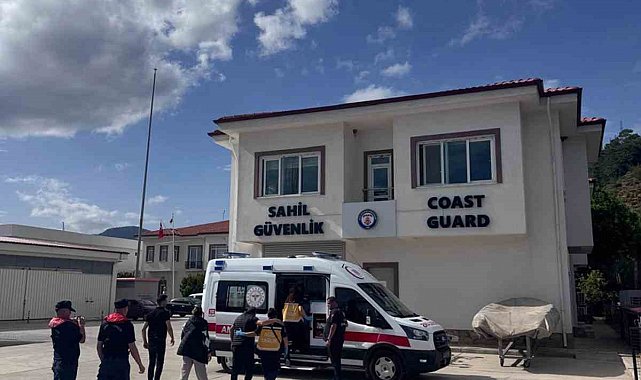 Özel teknede rahatsızlanan vatandaşa tıbbi tahliye