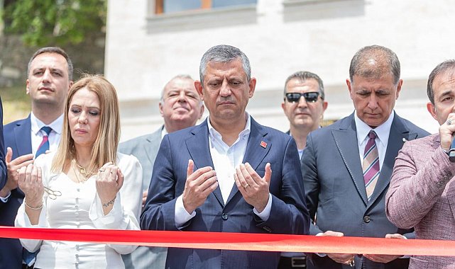 Özgür Özel Bornova'da toplu açılış törenlerine katıldı