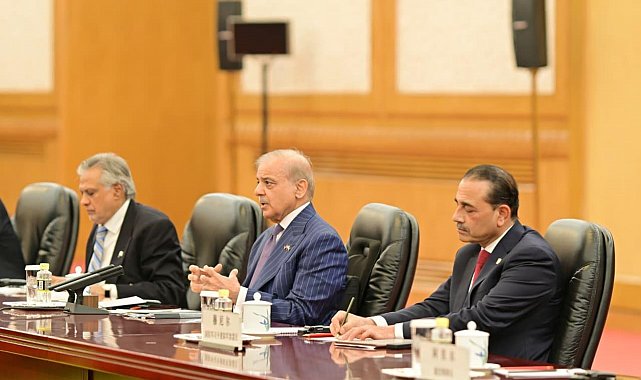 Pakistan Başbakanı Şerif, Çin Devlet Başkanı Jinping ile görüştü